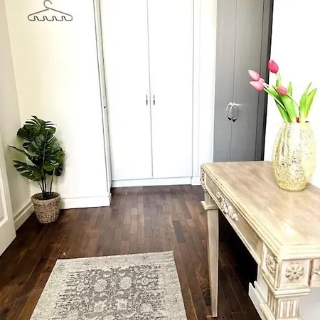 Luxury Flat In Downtown With Free Parking *