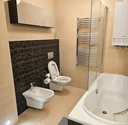 Luxury Flat In Downtown With Free Parking