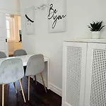 Apartament Luxury Flat In Downtown With Free Parking