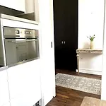 Luxury Flat In Downtown With Free Parking *