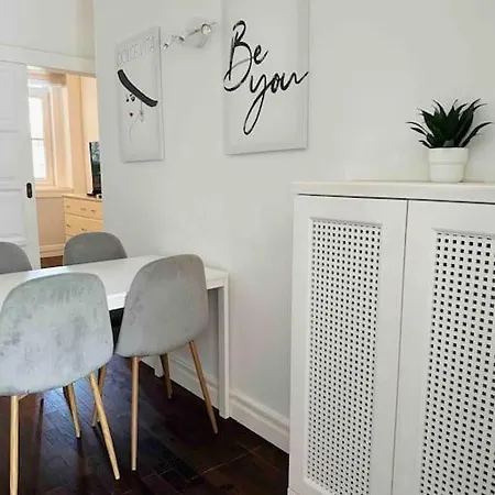 아파트 Luxury Flat In Downtown With Free Parking