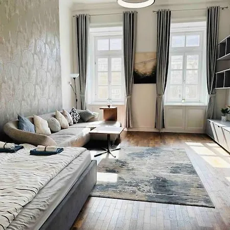 Luxury Flat In Downtown With Free Parking 아파트 *
