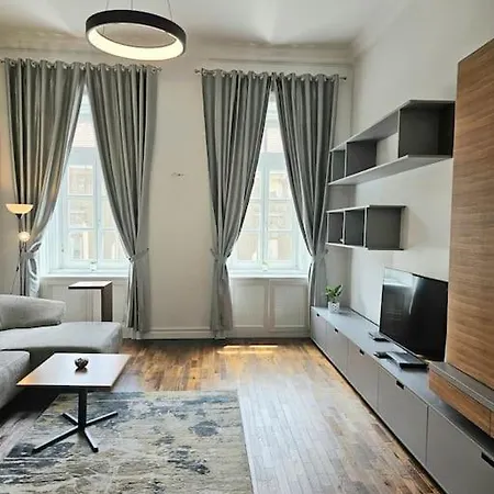 아파트 Luxury Flat In Downtown With Free Parking