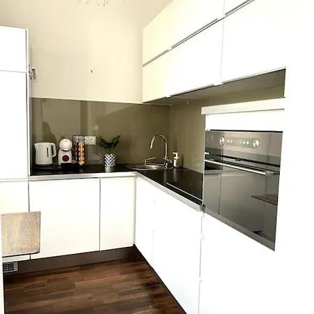 Luxury Flat In Downtown With Free Parking 아파트 *